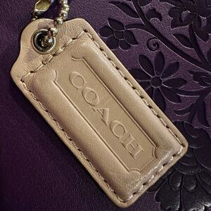 Coach Embossed Hang tag in Cream